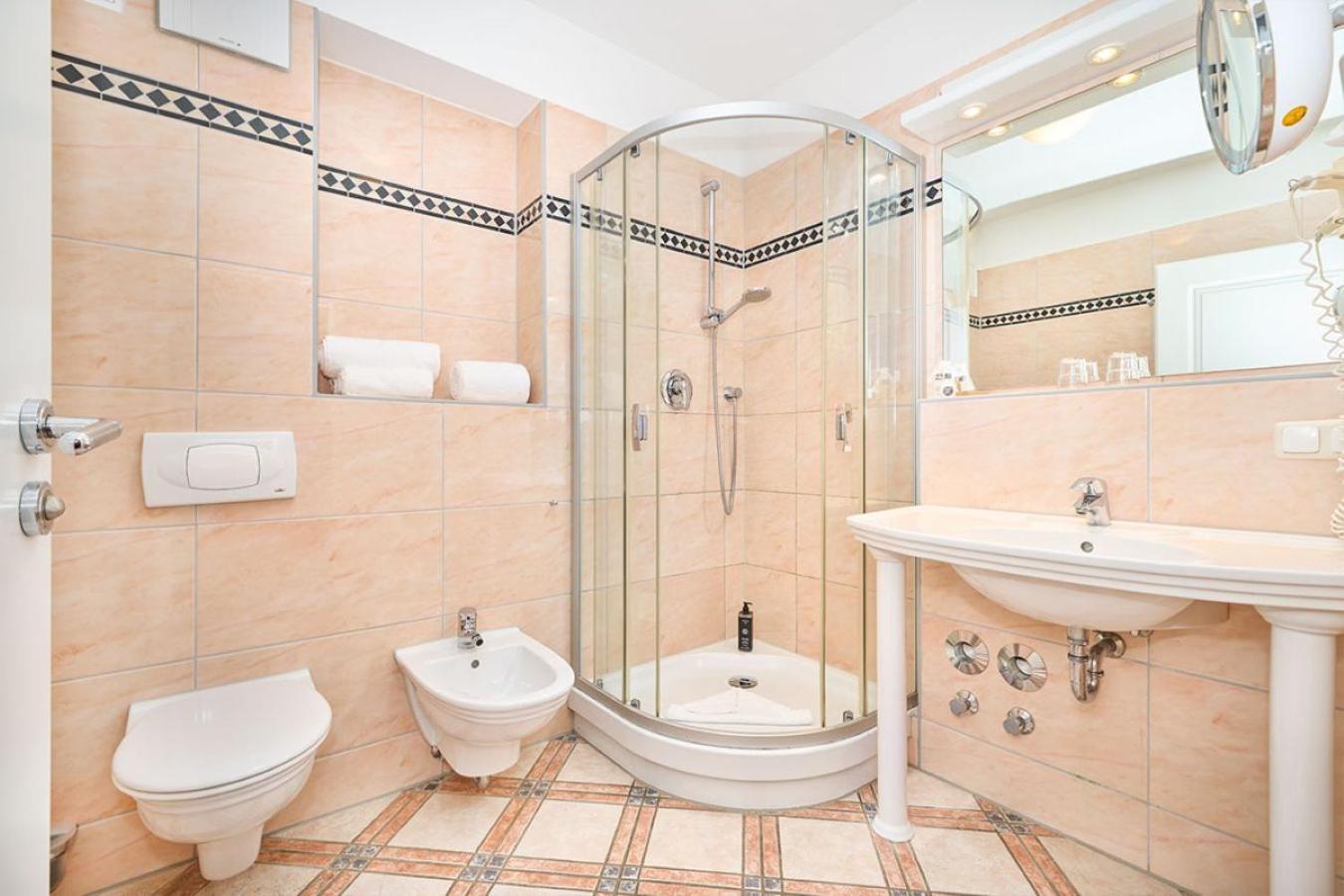 Strandhotel Prinz Von Preussen Цинновиц Экстерьер фото
